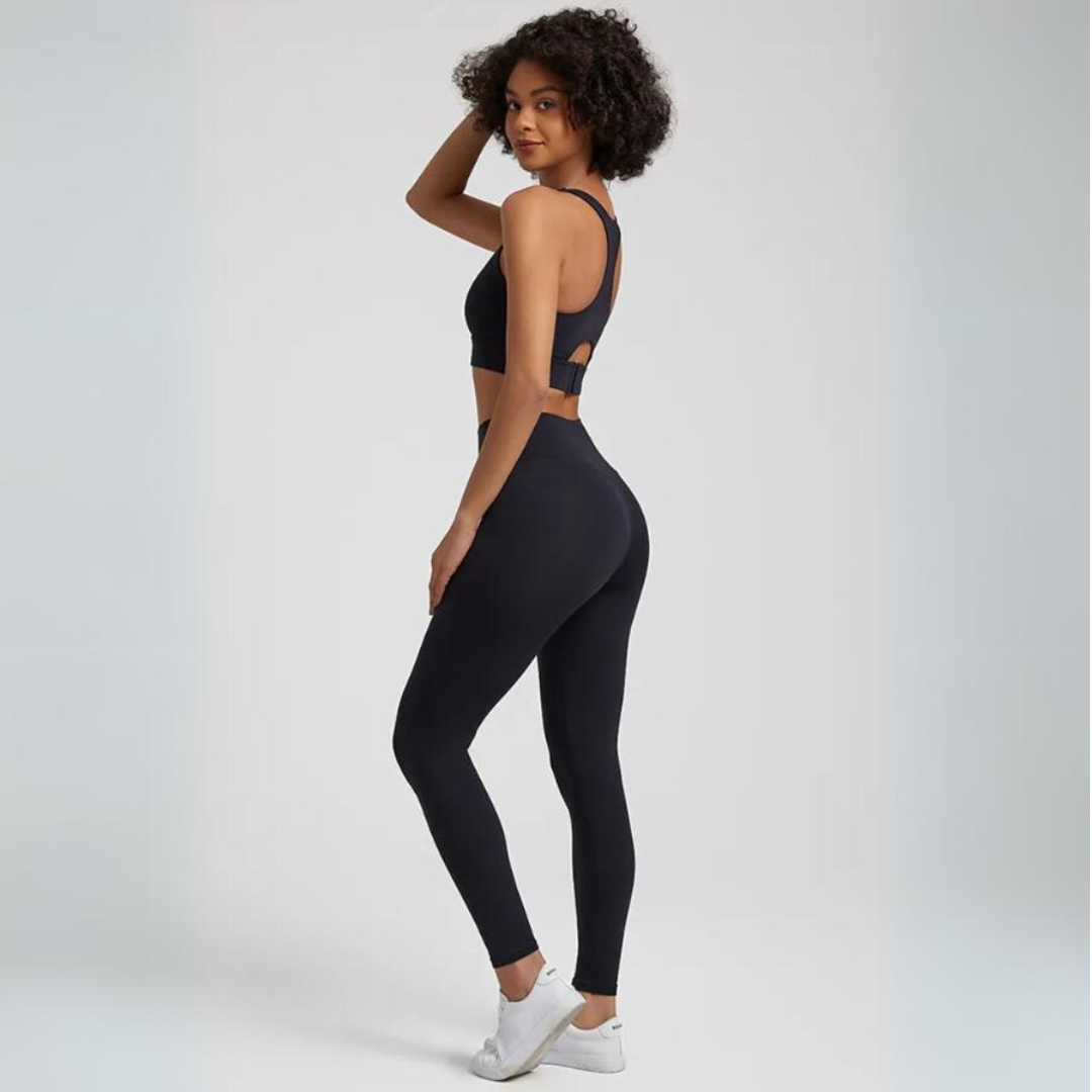 Seamless high waisted leggings and breathable sports bra set - The Maeve Set. Elevate your activewear with comfort, style, and quick-dry technology.