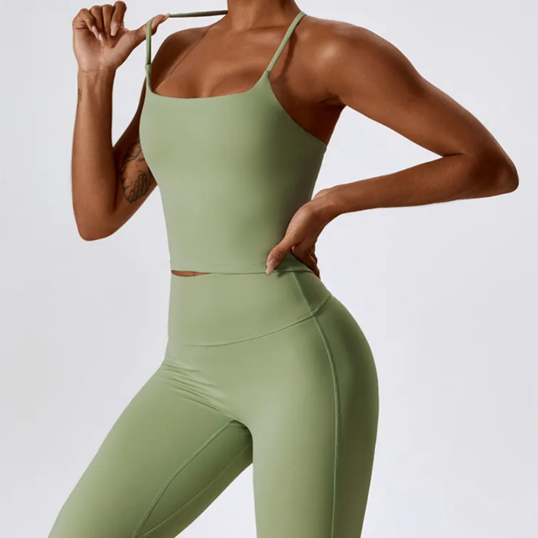 The Hera Singlet - Crafted from a blend of nylon and spandex, featuring removable pads and seamless elegance. Redefine your fitness experience with this activewear. Explore Hera now for unmatched comfort and personalized support.