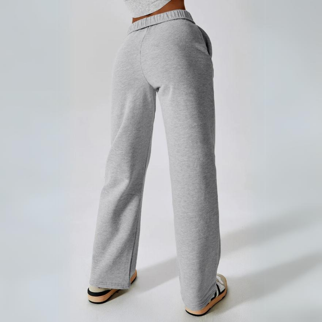 Kira Sweatpants - Elevate your loungewear game with these cozy cotton sweatpants. Featuring an elastic waistband and functional pockets for supreme comfort and everyday convenience.