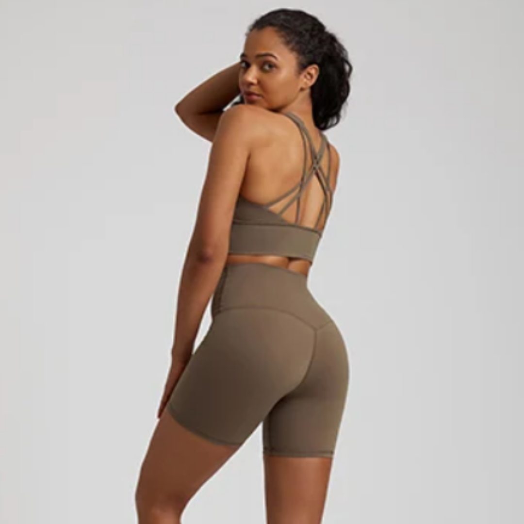 Cleo Set - Elevate your workout with this durable and stylish two-piece activewear set. The quick-dry and compression fit provide ultimate comfort and support for any exercise routine. Crafted from a blend of breathable and high-quality nylon/spandex materials.