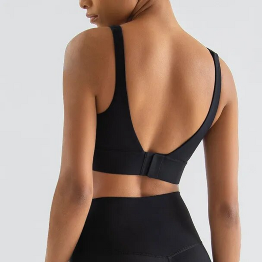 Jacinta Sports Bra: Unbeatable Support, Effortless Comfort, and Stylish Clasp Closure – Elevate Your Workout with Built-In Pads and Breathable Spandex Fabric!"