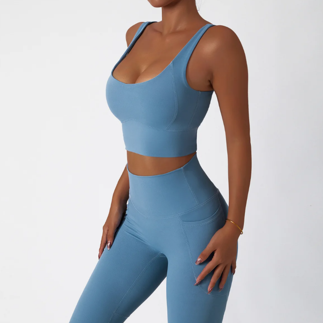 Helena Set - Elevate your workout experience with this stylish and functional activewear set. The breathable comfort, quick-dry technology, compression waistband, and high-waisted leggings with pockets redefine activewear elegance. Stay cool, confident, and convenient during your active pursuits. 