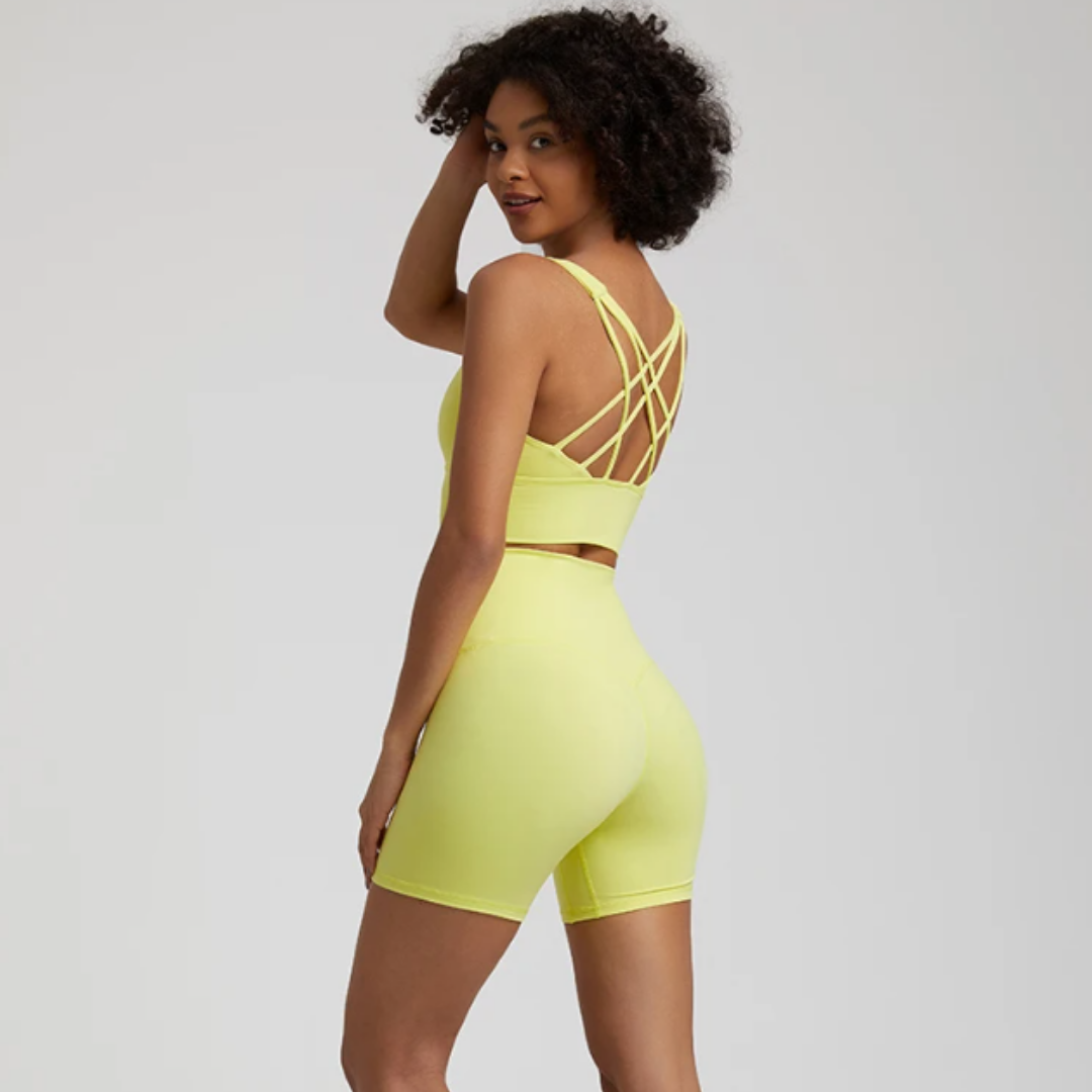 Cleo Set - Elevate your workout with this durable and stylish two-piece activewear set. The quick-dry and compression fit provide ultimate comfort and support for any exercise routine. Crafted from a blend of breathable and high-quality nylon/spandex materials.