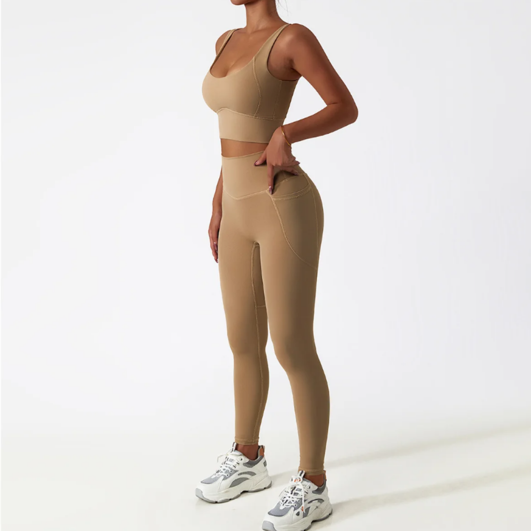 Helena Set - Elevate your workout experience with this stylish and functional activewear set. The breathable comfort, quick-dry technology, compression waistband, and high-waisted leggings with pockets redefine activewear elegance. Stay cool, confident, and convenient during your active pursuits. 