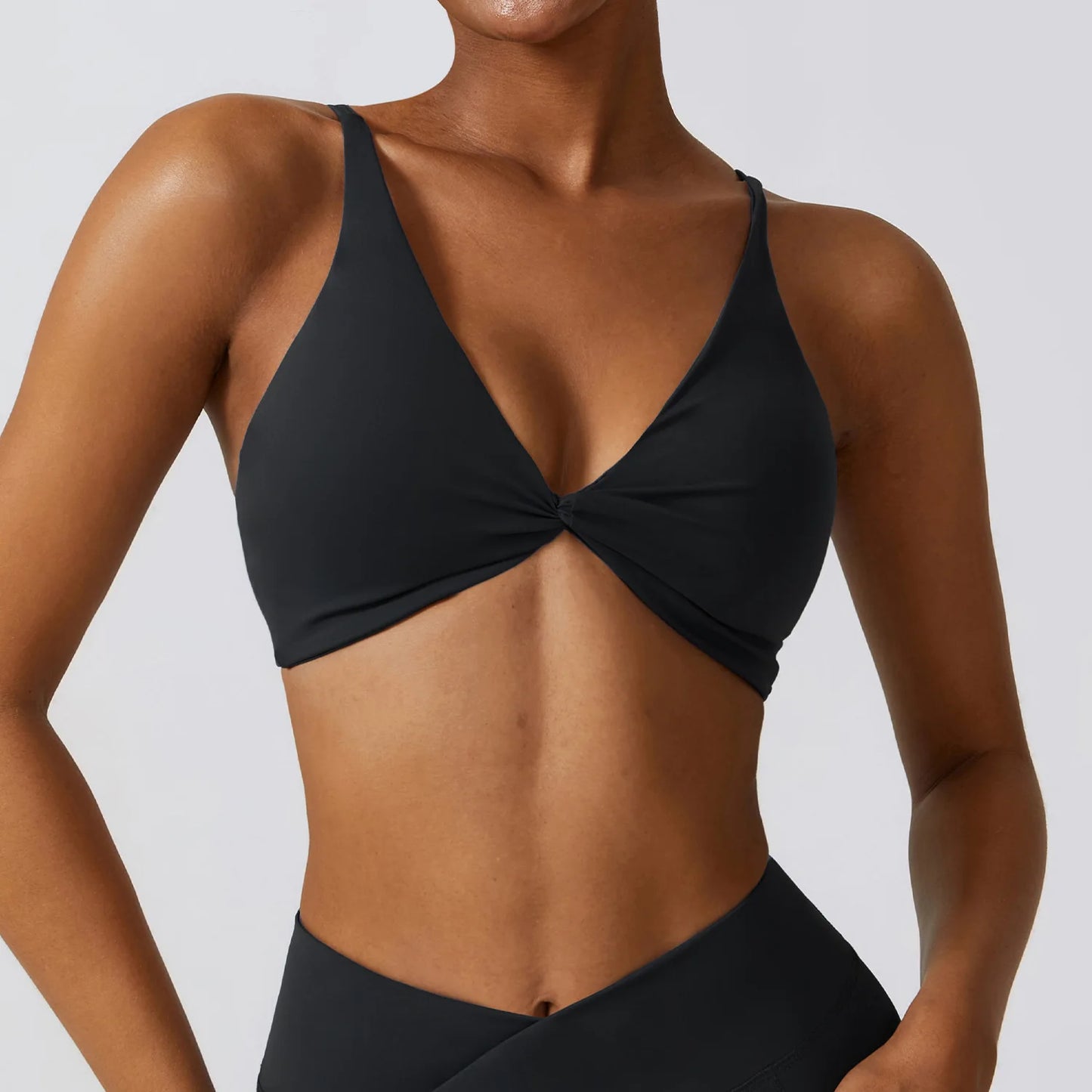 LUCINDA V-NECK SPORTS BRA