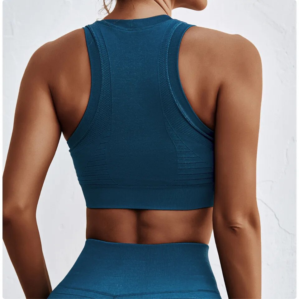 Thalia Set - Breathable and quick-dry spandex for staying fresh and focused. Seamless construction for unmatched comfort during any workout. Elevate your active lifestyle with the stylish and high-performance Thalia Set.