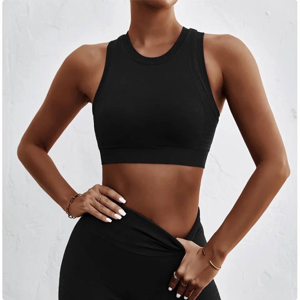 Thalia Set - Breathable and quick-dry spandex for staying fresh and focused. Seamless construction for unmatched comfort during any workout. Elevate your active lifestyle with the stylish and high-performance Thalia Set.