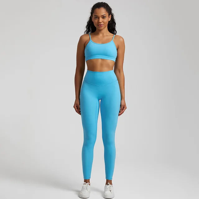 Harlow Set - Elevate your fitness routine with this stylish and high-performance activewear set. The breathable fabric, quick-dry technology, and durable design ensure maximum comfort and confidence during intense training sessions. Stay cool, dry, and fashionable. Elevate your workouts today