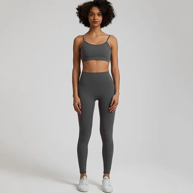 Harlow Set - Elevate your fitness routine with this stylish and high-performance activewear set. The breathable fabric, quick-dry technology, and durable design ensure maximum comfort and confidence during intense training sessions. Stay cool, dry, and fashionable. Elevate your workouts today