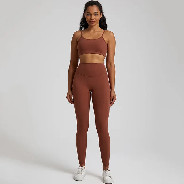 Harlow Set - Elevate your fitness routine with this stylish and high-performance activewear set. The breathable fabric, quick-dry technology, and durable design ensure maximum comfort and confidence during intense training sessions. Stay cool, dry, and fashionable. Elevate your workouts today