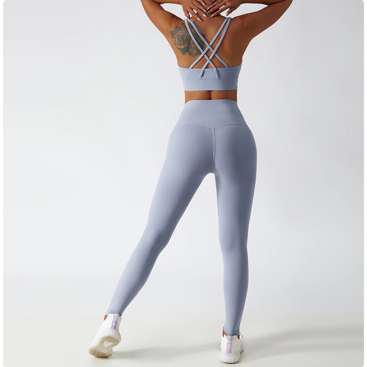 Women's Vitality Set in breathable nylon/spandex blend. Seamless high-waisted leggings for a flattering fit. Strappy sports bra with removable pads. Quick-drying material for comfort during workouts. Stylish and functional – a must-have for any active woman's wardrobe.